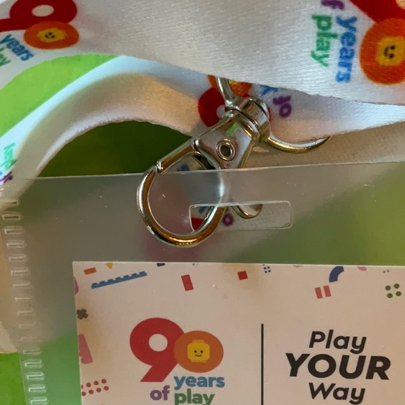 🔵🟡🟣 LEGO LE LANYARD WITH COLLECTABLE POPS 🟣🟡🔵 - Picture 11 of 16